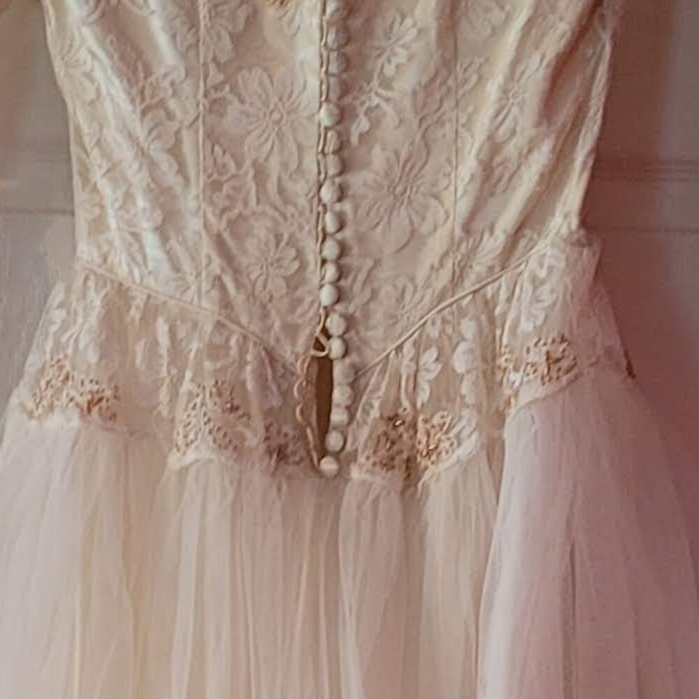 Vintage 1957 Wedding Gown & Juliet Cap - Picture 10 of 16